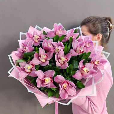 Букет из 15 розовых орхидей