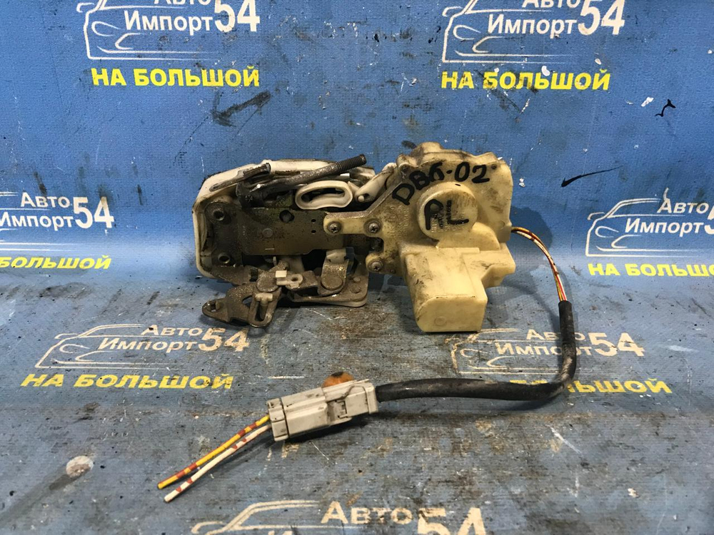 Замок двери задней левой Honda INTEGRA 1996