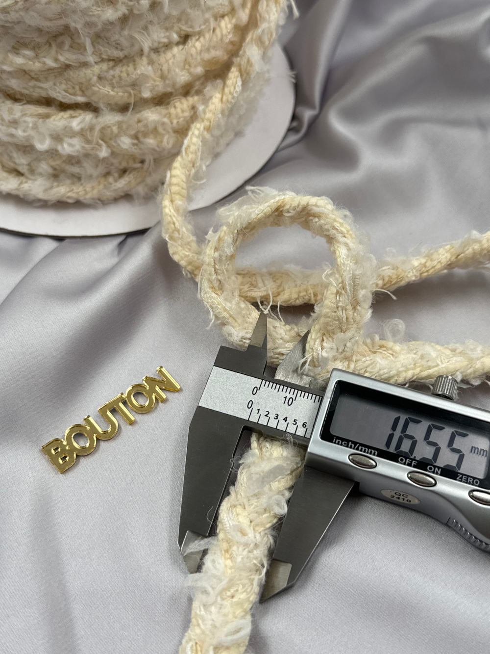 Тесьма плетеная бежевая (молочная) "Косичка"