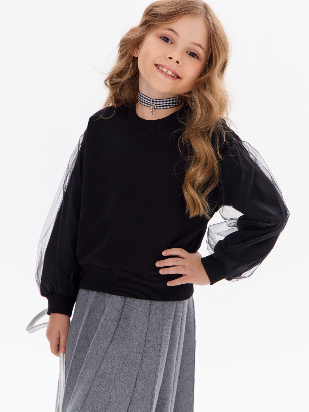 Нарядный свитшот с фатиновыми рукавами