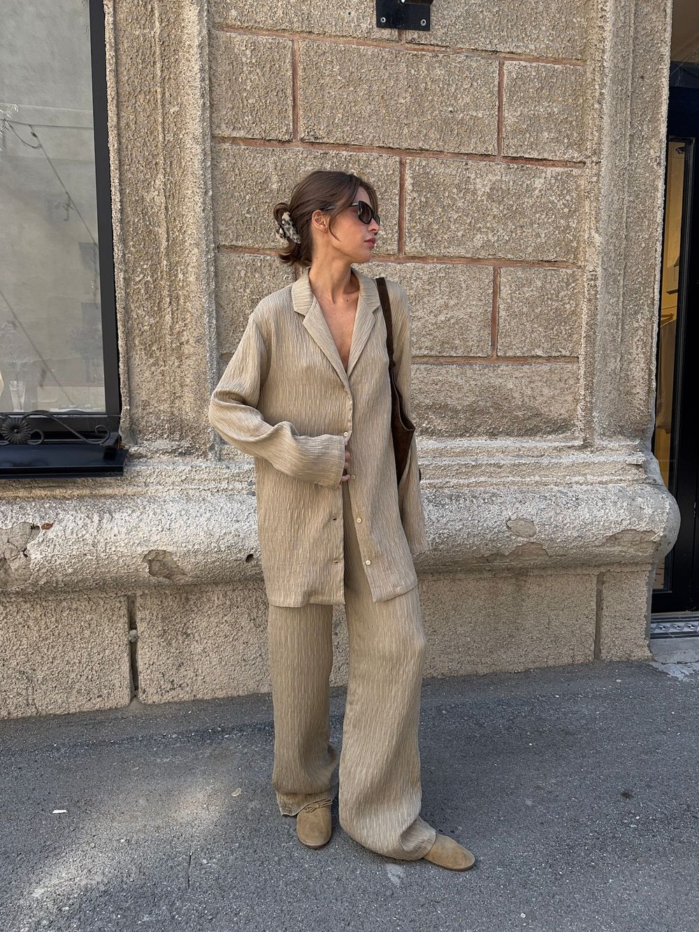 костюм MIO темный экрю