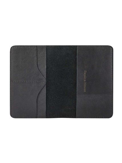 Обложка для паспорта Лев черного цвета в развернутом виде без наполнения.