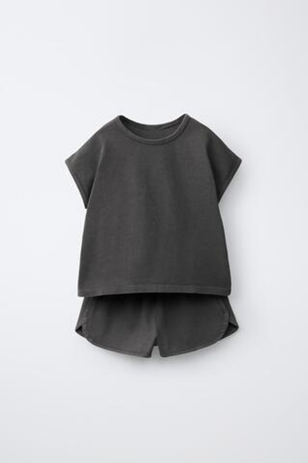 ZARA КОМПЛЕКТ ИЗ ФУТБОЛКИ И ШОРТОВ-БЕРМУДОВ, ТЕМНЫЙ АНТРАЦИТ