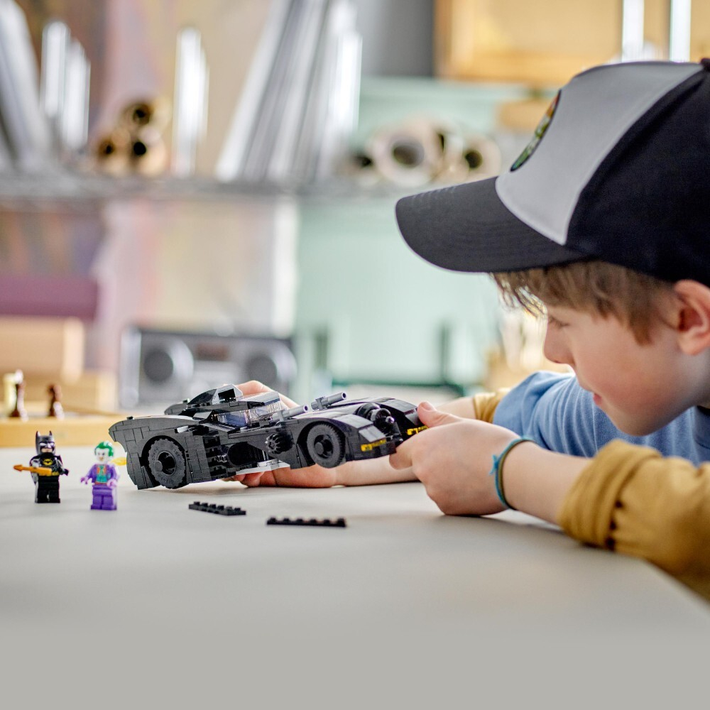 LEGO DC Comics Super Heroes — Бэтмобиль: Бэтмен в погоне за Джокером 76224