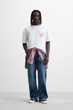 ZARA ФУТБОЛКА С ПРИНТОМ НА КАРМАНЕ, ЖЕЛТОВАТО-БЕЛЫЙ