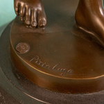 Скульптура девушки