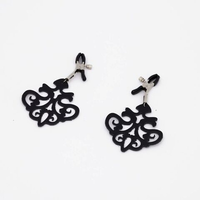 Зажимы на соски с черными кожаными подвесками