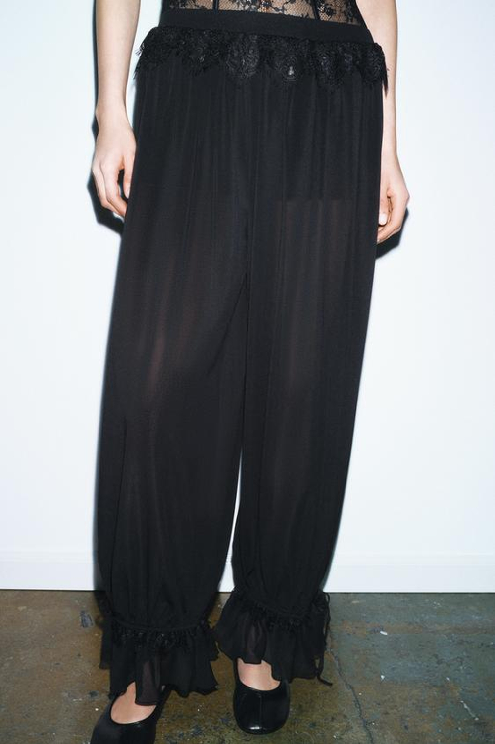 ZARA БРЮКИ-ШАРОВАРЫ С КРУЖЕВОМ, ЧЕРНЫЙ