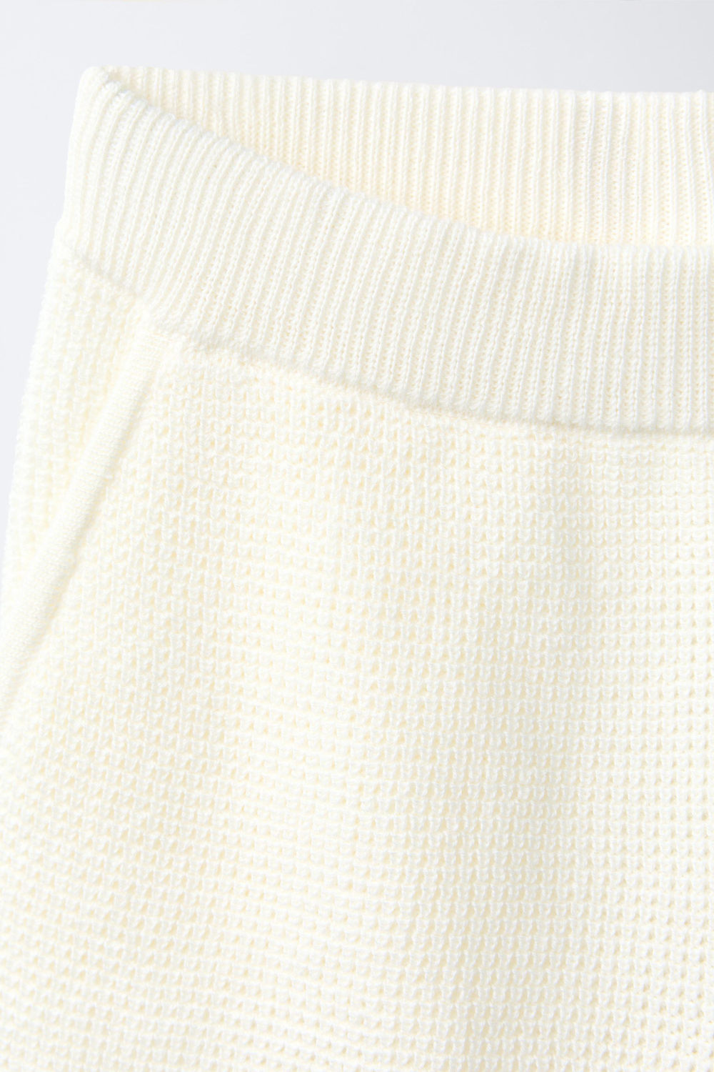 ZARA ШОРТЫ-БЕРМУДЫ ИЗ ТРИКОТАЖА ВАФЕЛЬНОЙ ВЯЗКИ, ЭКРЮ