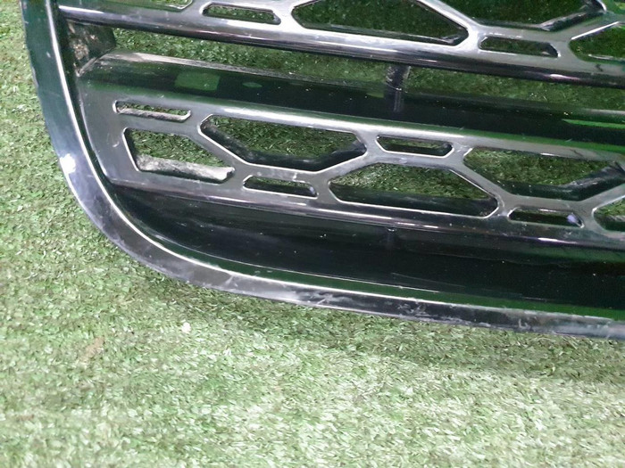 Решетка радиатора Land-Rover Discovery 5 L462 (2016-2021)