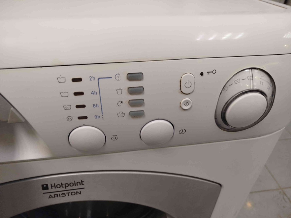 Стиральная машина Hotpoint Ariston 5 кг ARSF105 б/у