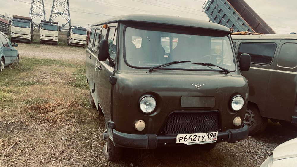 UAZ 3741* Грузопассажирский 374195 (без ABS, Бензиновый, 2,7 л, 112. л.с.)