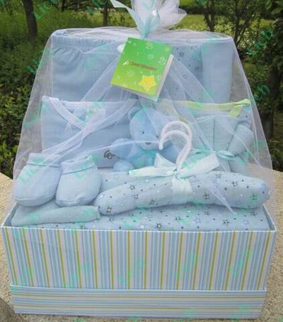 Набор с игрушкой подарочный для новорожденного