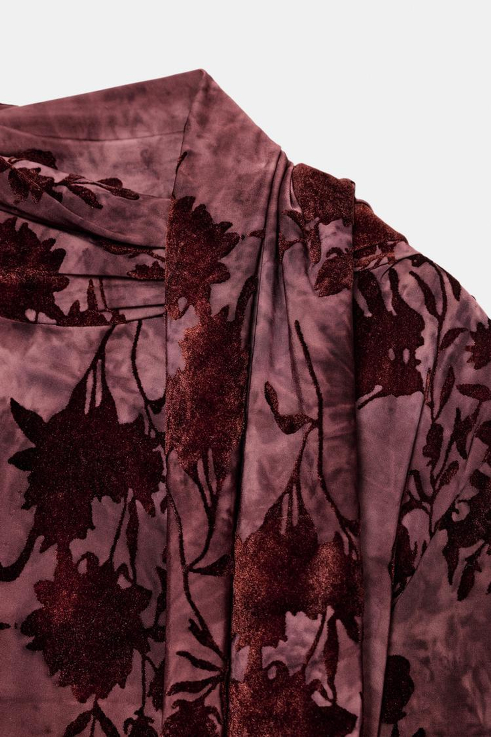 ZARA ДЛИННОЕ ПЛАТЬЕ С ПРИНТОМ И ПЛАТКОМ, СВЕТЛО-ГРАНАТОВЫЙ