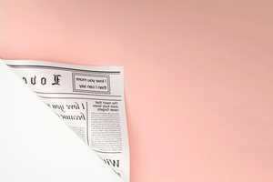 Корейская пленка двухсторонняя "Газета" ч/б Розовая