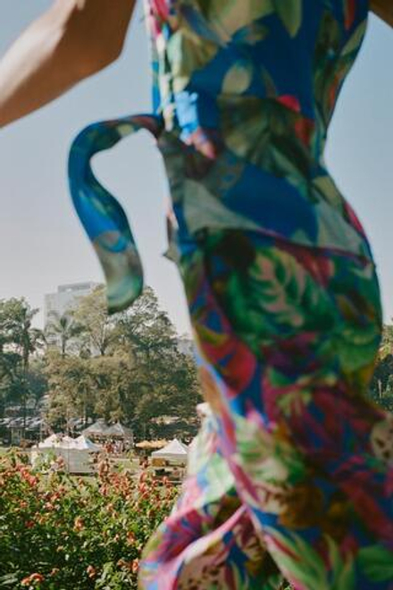 ZARA АТЛАСНЫЙ ТОП С ТРОПИЧЕСКИМ ПРИНТОМ, РАЗНОЦВЕТНЫЙ