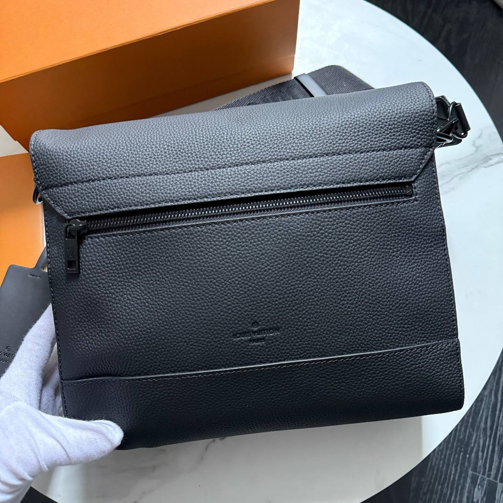 Сумка-мессенджер Louis Vuitton