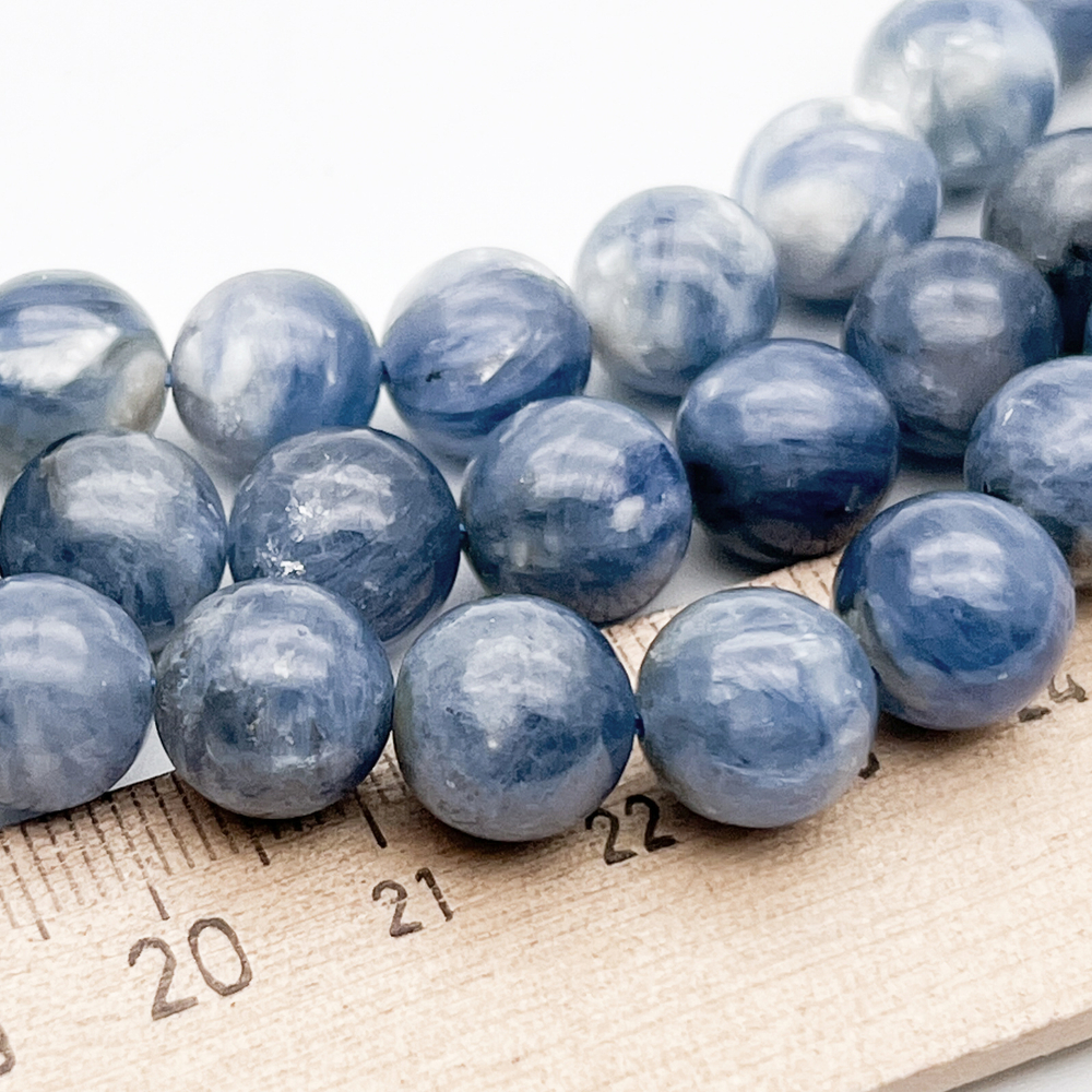 Кианит бусины, диаметр около 10,4-10,6 мм, цена за 9 шт (1/4 нити)