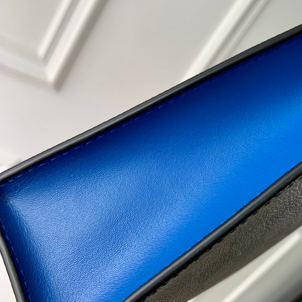 Louis Vuitton Pochette Voyage MM