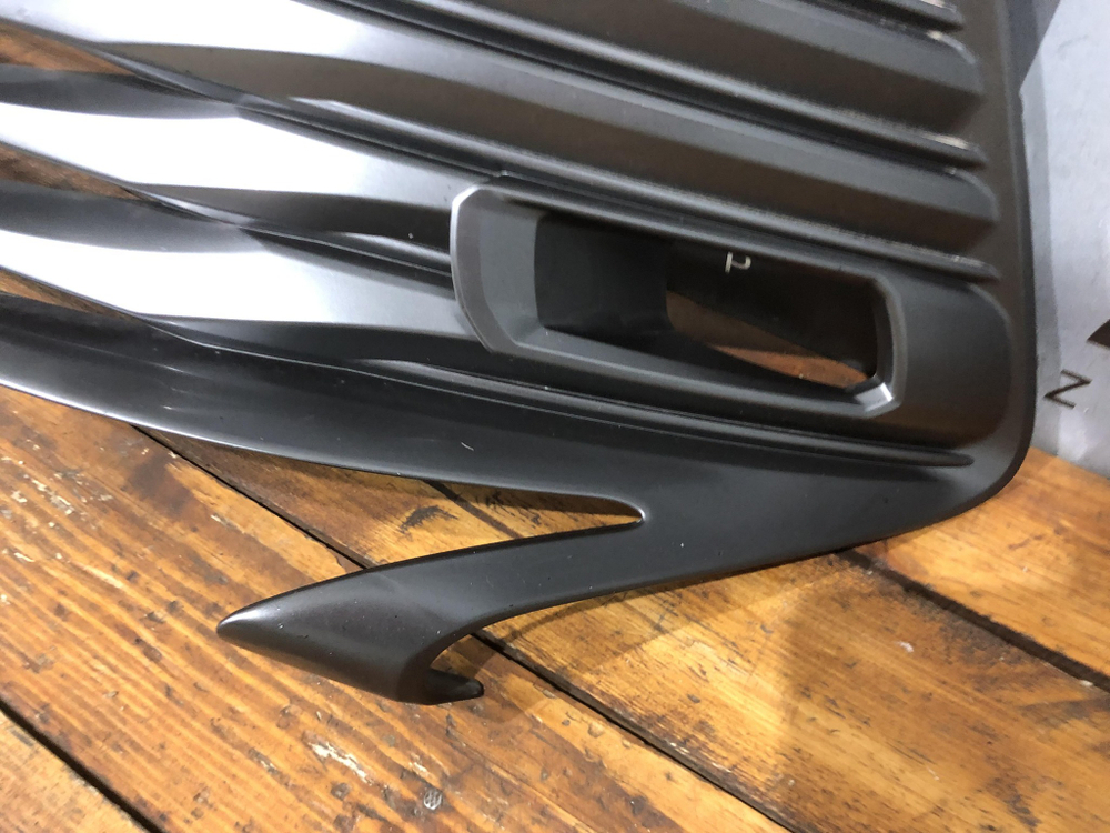 Решетка переднего бампера Toyota Camry (XV70) 17-21 Б/У Оригинал 5310233160