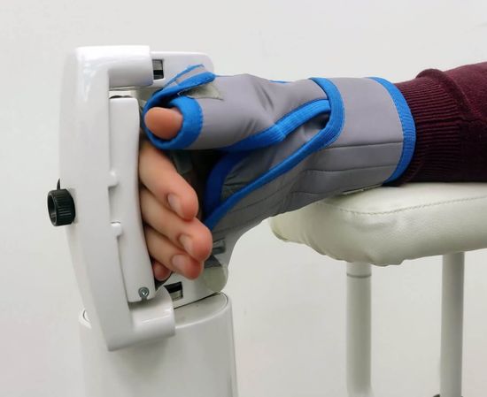 Роботизированный комплекс ОРТЕЗ-1 реабилитация кистей рук после инсульта