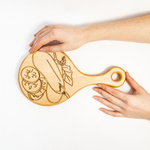 Деревянная разделочная доска из древесины сибирского кедра для овощей с гравировкой RD38