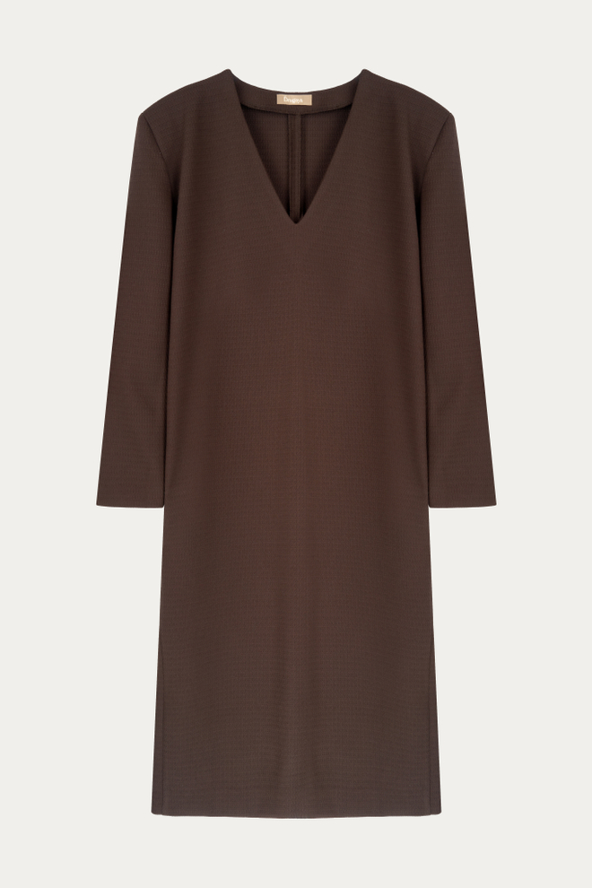 Платье с акцентными плечами