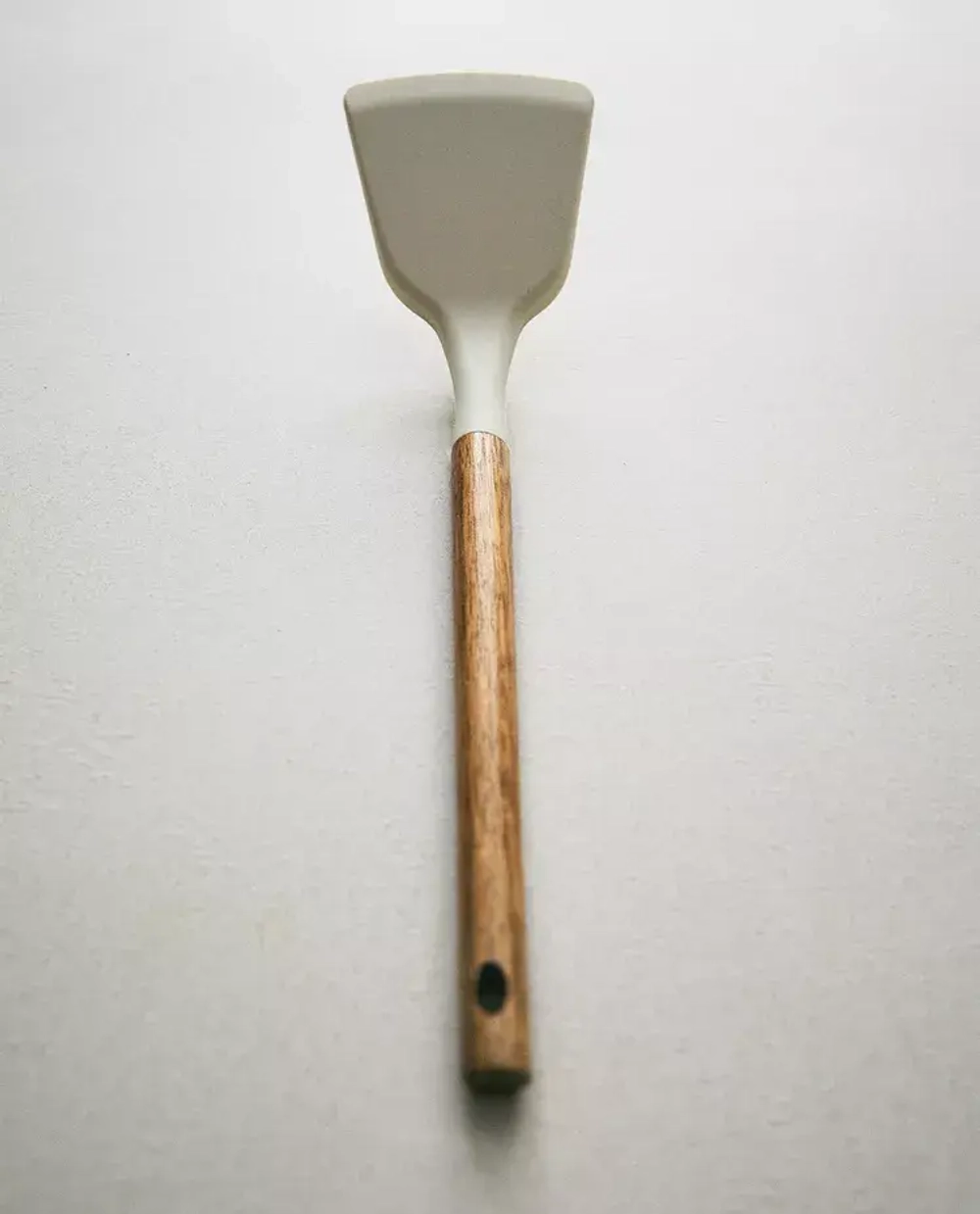 ZARA HOME ЛОПАТКА ИЗ СИЛИКОНА И ДЕРЕВА, КРЕМОВЫЙ