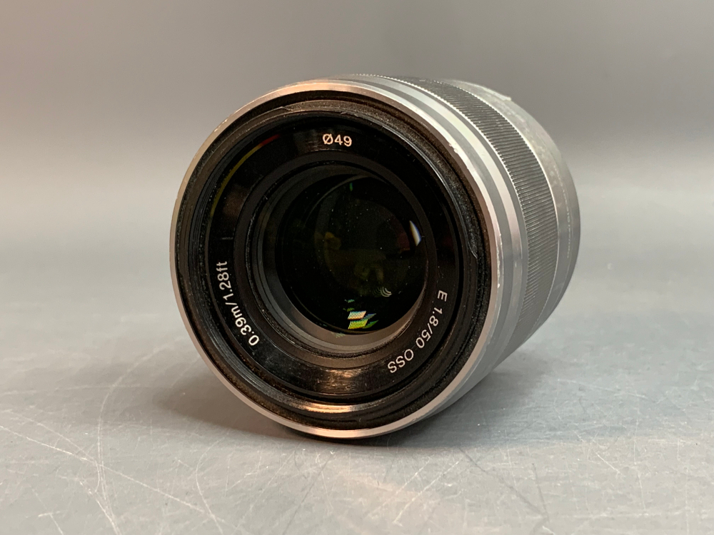 Sony 50mm 1.8 OSS внутри пыль