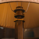 Пара больших винтажных настольных ламп в классическом стиле