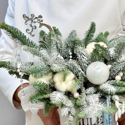 «Гололед» композиция из ели(нобилиса) и декора