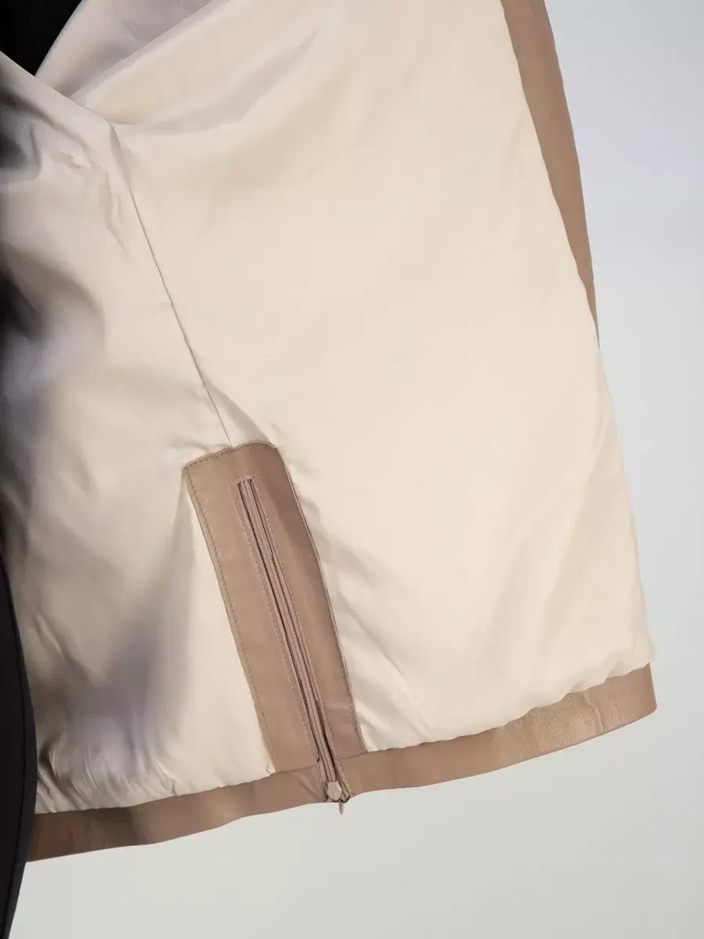 Кожаная куртка демисезонная оверсайз с капюшоном