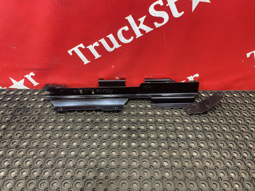 Кронштейн усилителя бампера правый 2023г