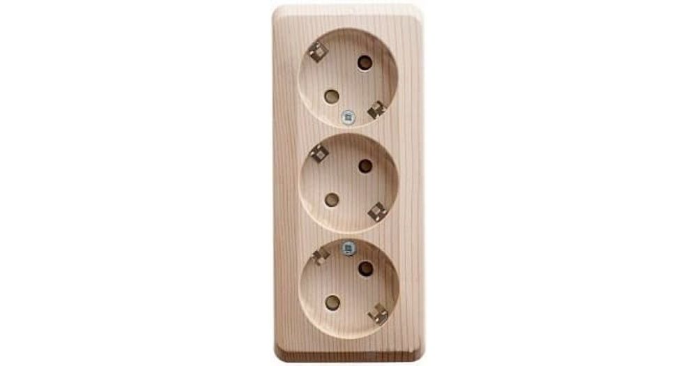 Schneider Electric ЭТЮД Сосна Розетка 3-местная открытая установка с заземляющими контактами со шторками 16А, 250B, PA16-012D