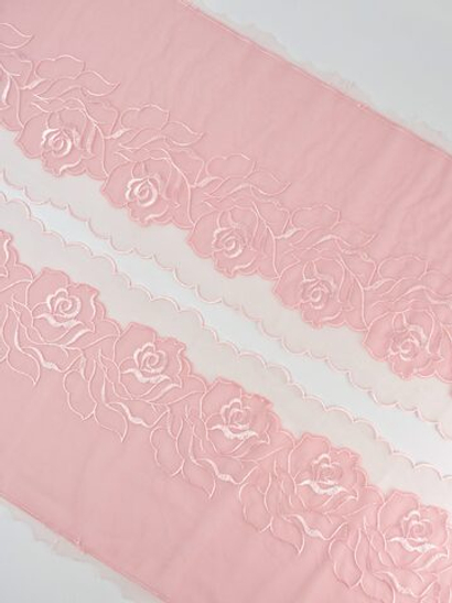 Вышивка на сетке коралловый миндаль с молочным ширина 19 см ОТРЕЗЫ