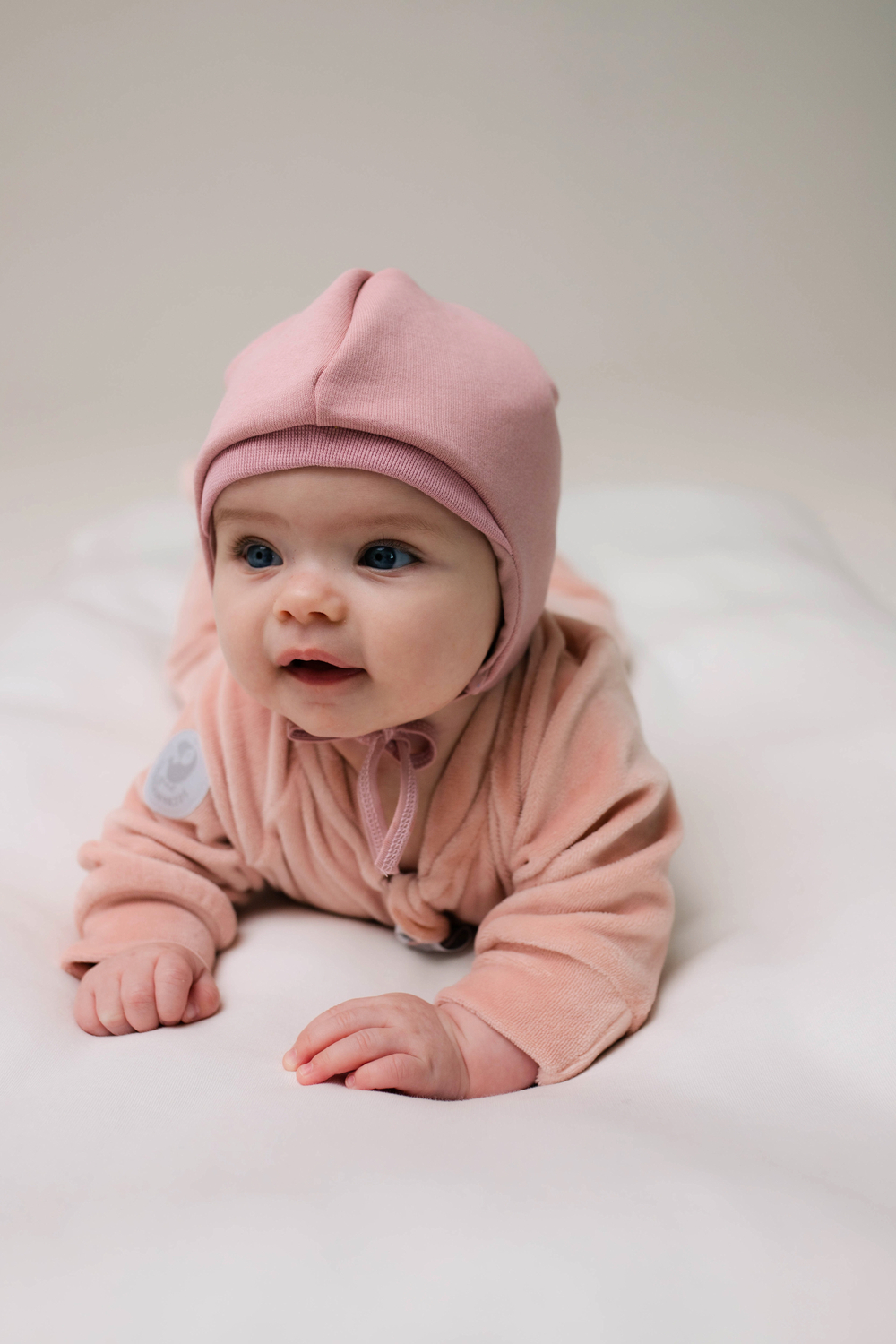 Шапка утеплённая из футера (пудра)