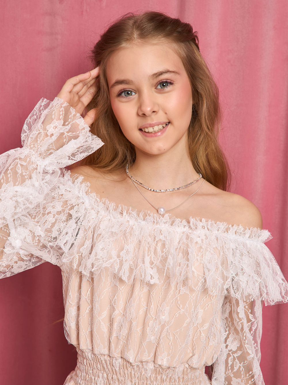 Платье нарядное кружевное для девочки бежевое