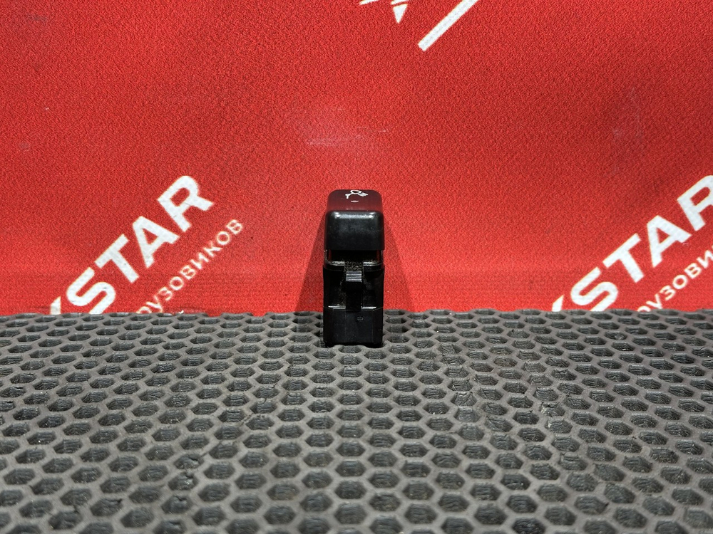 Кнопка освещения в салоне