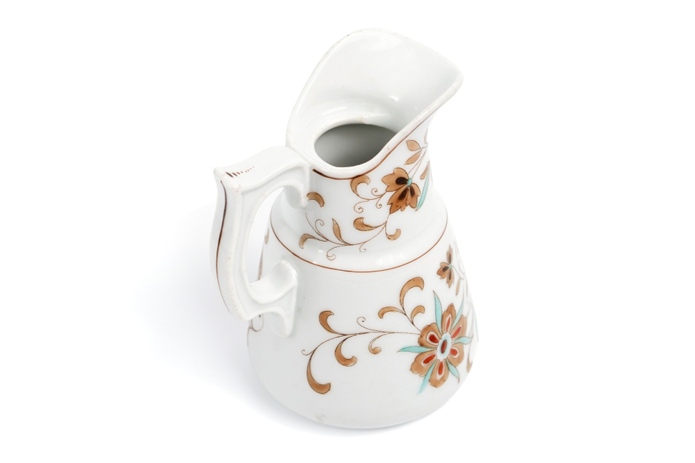 Антикварный молочник с цветочной росписью в стиле модерн