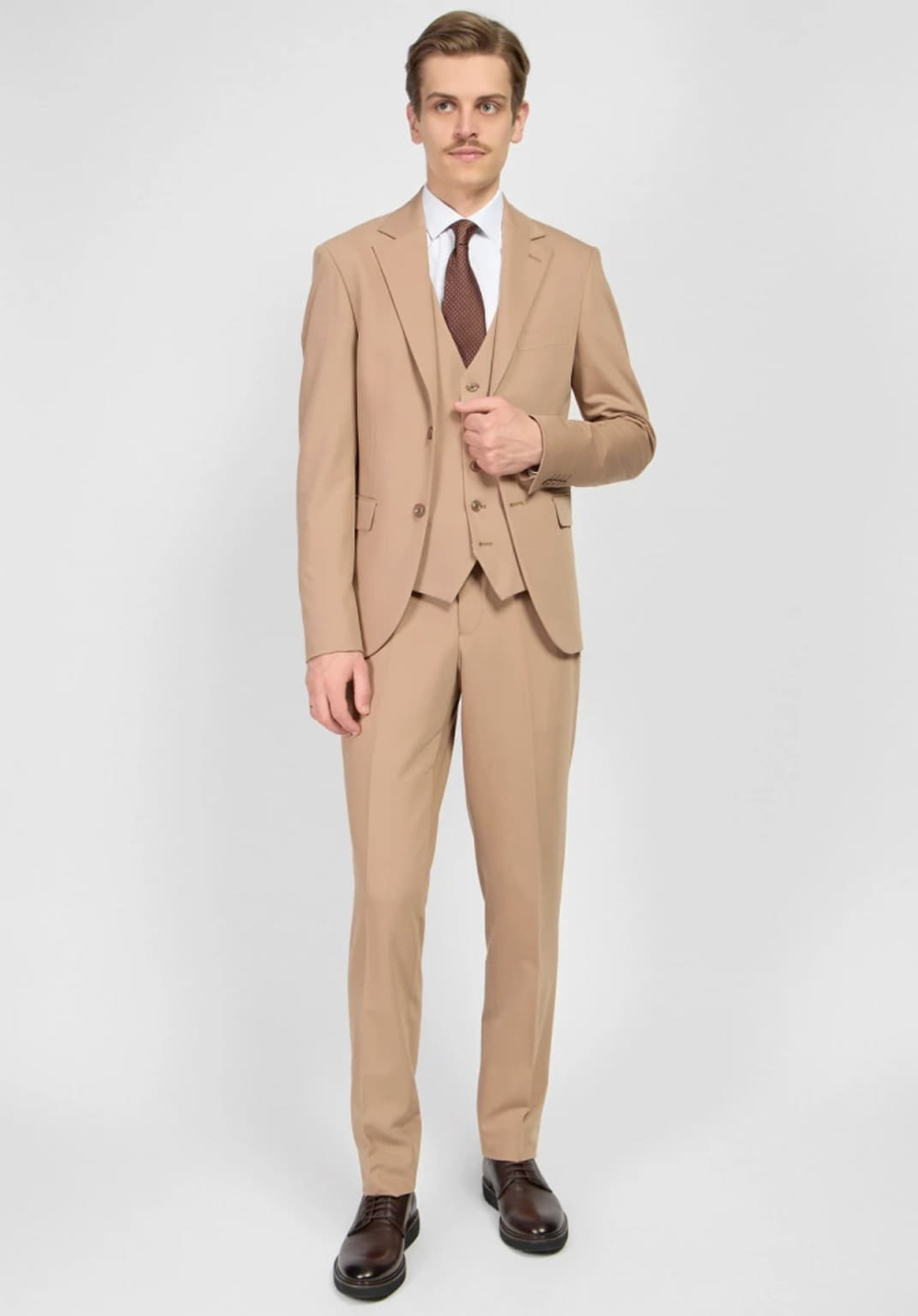 Мужской костюм тройка (бежевый) А43