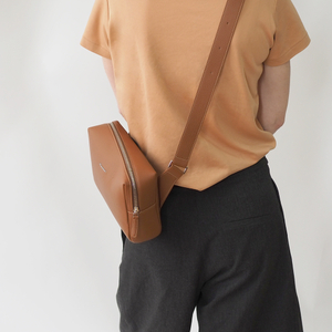 Сумка поясная Slash из кожи теленка, цвета карамель