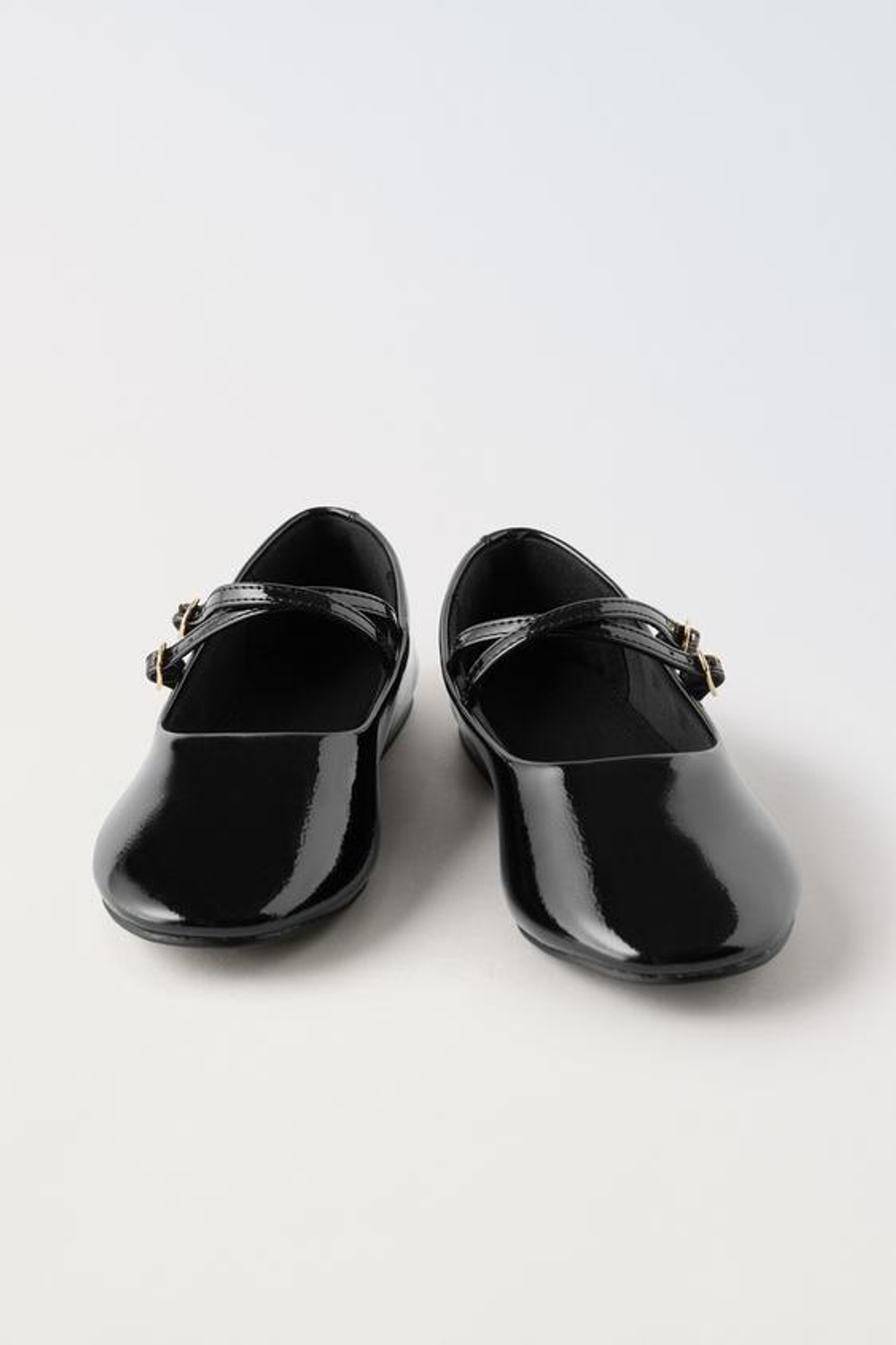 ZARA ЛАКИРОВАННЫЕ БАЛЕТКИ С РЕМЕШКАМИ, ЧЕРНЫЙ