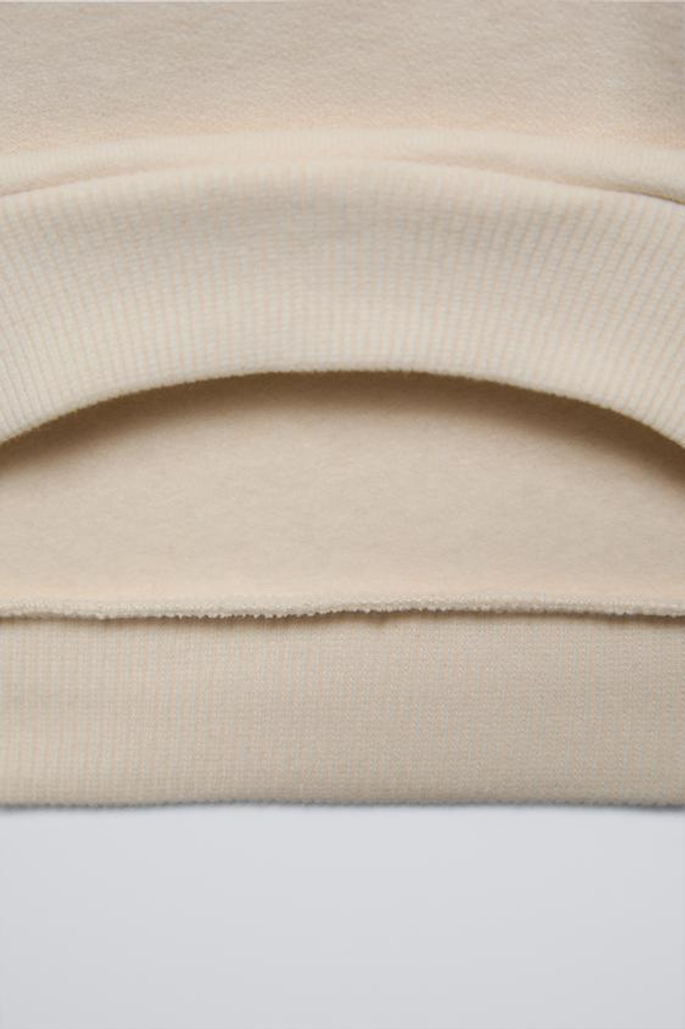 ZARA ХУДИ С ДЕКОРАТИВНОЙ ДЕТАЛЬЮ «МЫШКА» ©DISNEY, ЭКРЮ