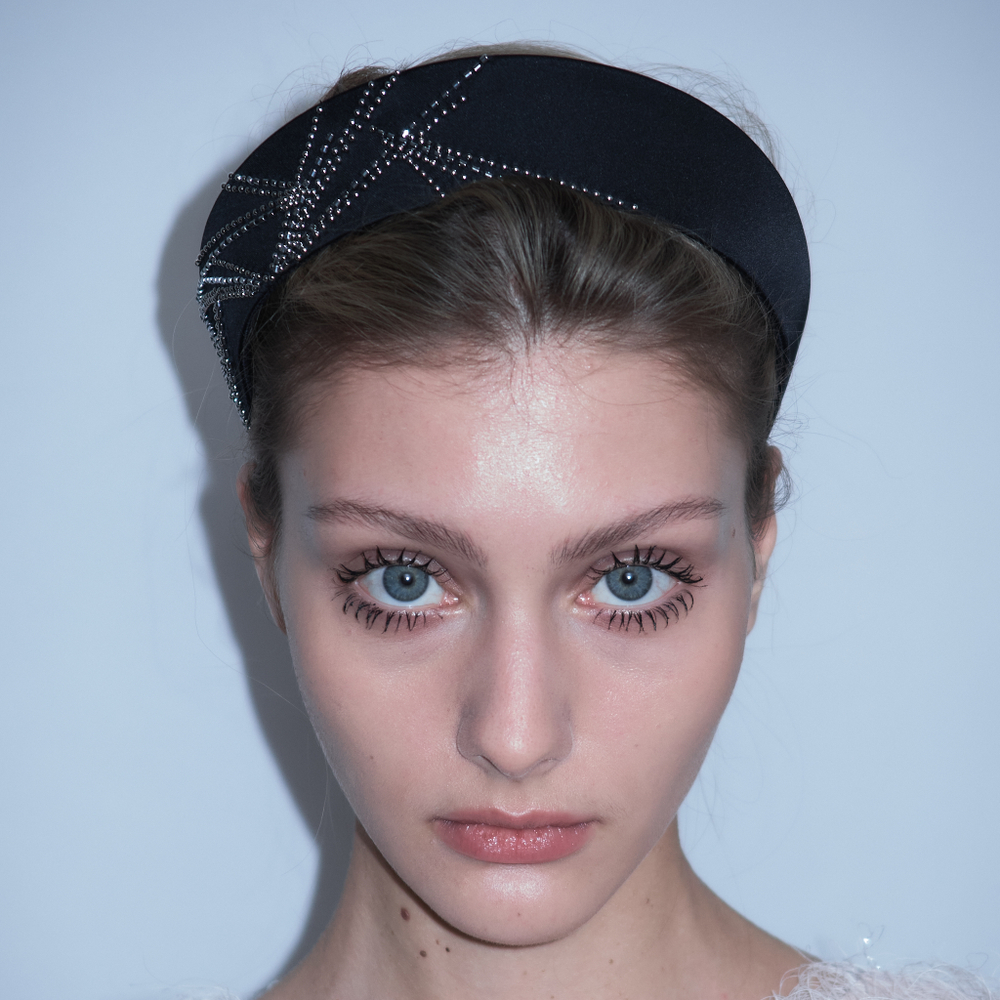 Кокошник с графичным рисунком