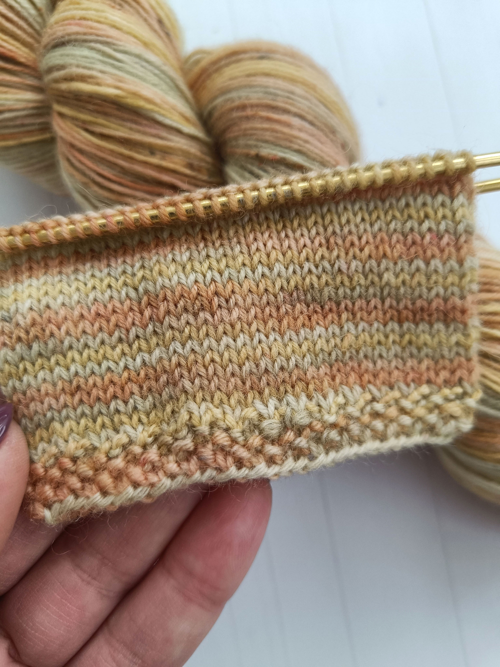 Носочная пряжа ручного окрашивания superwash 420 м / 100 г Цвет Карамельная груша