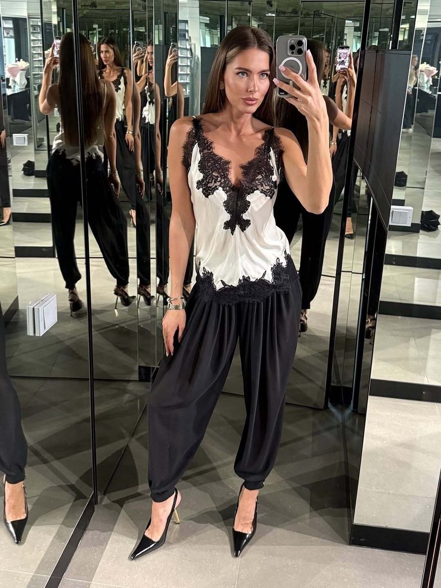 Топ с кружевными вставками