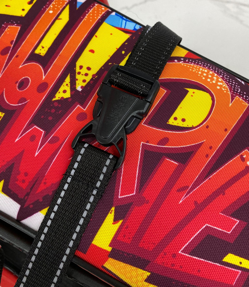 Снегокат «Тимка спорт 4-1» со спинкой с граффити на красном (арт. ТС4-1/GR)