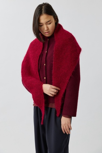 Косынка из мохера ягодного цвета