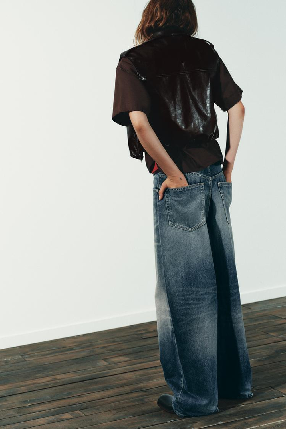 ZARA ЖИЛЕТ ИЗ ИСКУССТВЕННОЙ КОЖИ, ТЕМНО-БОРДОВЫЙ