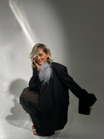 Брошь с серыми перьями